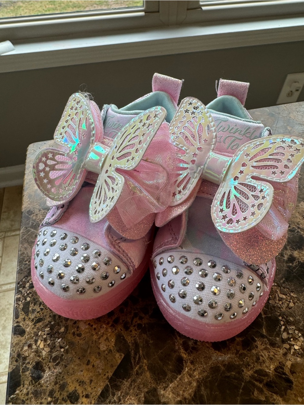 Skechers Girls' Pink Iridescent Butterfly Light-Up Sneakers 5c